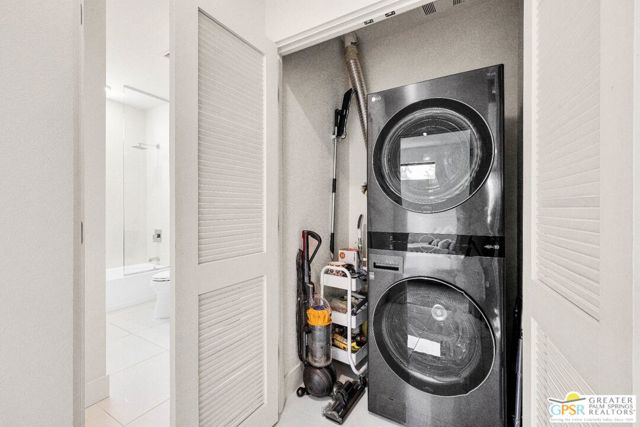 173 The riv, Palm Springs CA: https://media.crmls.org/mediaz/02c0646c-3802-44ff-a754-54397bb6019a.jpg