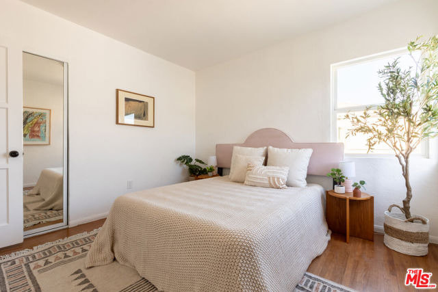 2722 Marine Avenue, Gardena CA: https://media.crmls.org/mediaz/02c07381-dc2e-4f25-a255-aa59852388eb.jpg
