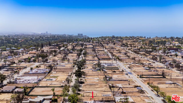 1055 Hartzell Street, Pacific Palisades CA: https://media.crmls.org/mediaz/02c087cf-a580-4084-a150-0d62e255ec2d.jpg