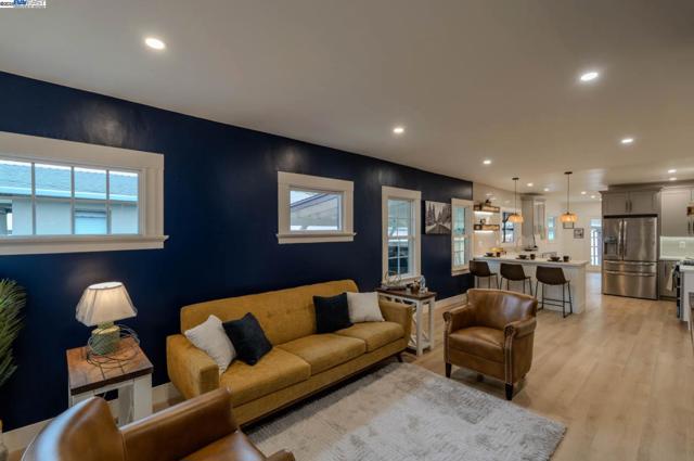 415 W 9Th St, Antioch CA: https://media.crmls.org/mediaz/02c18b78-dad3-47ca-9dd9-4720cd86f7df.jpg