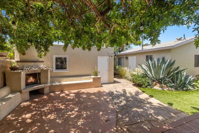4826 Biona Dr, San Diego CA: https://media.crmls.org/mediaz/02c209a7-d5e7-4905-8c53-b8294f49b24d.jpg