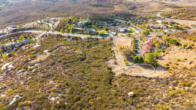 87 Presilla Dr, Jamul CA: https://media.crmls.org/mediaz/02c23875-026e-4b14-86fa-173cf5890d7e.jpg