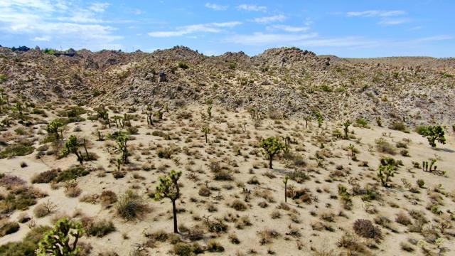 104 Bandera Road, Yucca Valley CA: https://media.crmls.org/mediaz/02c24852-4427-4793-a0e4-187d94e8909e.jpg