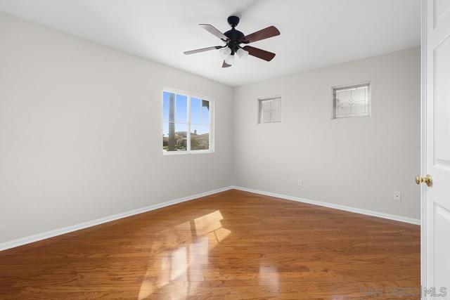 987 Palencia Ct, Chula Vista CA: https://media.crmls.org/mediaz/02c24b46-18ba-41dc-9e97-3cc5e17c6d68.jpg