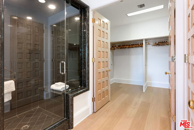 812 N Bedford Drive, Beverly Hills CA: https://media.crmls.org/mediaz/02c2e5d9-4e01-47fd-bf9a-9b2693954395.jpg