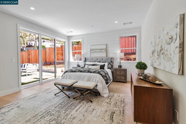 945 Yorkshire Ct, Lafayette CA: https://media.crmls.org/mediaz/02c38629-7316-4f11-bfa2-9833ff1ef7b1.jpg