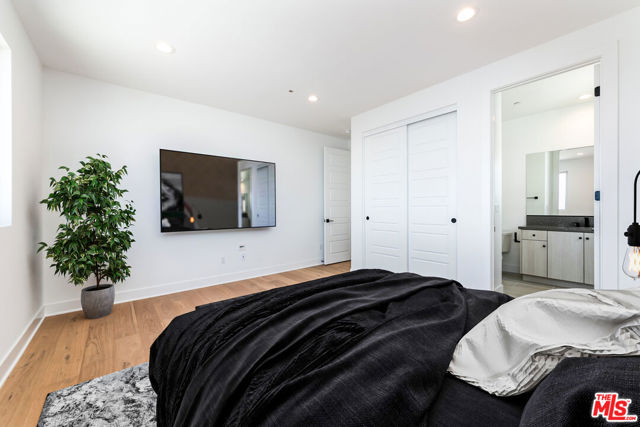 11770 N Hillsborough Lane, Porter Ranch CA: https://media.crmls.org/mediaz/02c3a641-8a76-46d7-8619-bc8a6ec31a9d.jpg
