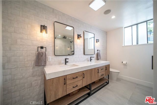 306 Bora Bora Way, Marina del Rey CA: https://media.crmls.org/mediaz/02c3c7d4-28ea-45b8-8073-23f76e9c9275.jpg