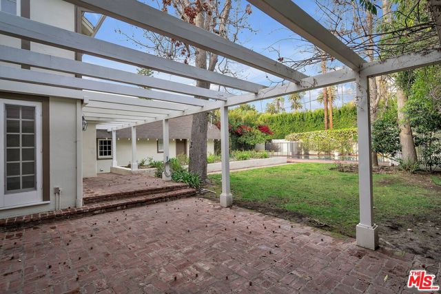 618 N Rodeo Drive, Beverly Hills CA: https://media.crmls.org/mediaz/02c42489-efa3-447c-b562-de1d468aa3ee.jpg