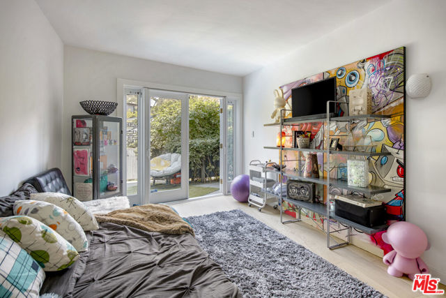 6150 Mulholland Highway, Los Angeles CA: https://media.crmls.org/mediaz/02c4a0cb-4157-4e71-9a8e-419c59525a8c.jpg