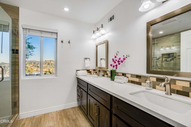 Detail Gallery Image 10 of 56 For 2606 Medlow Ave, Los Angeles,  CA 90065 - 3 Beds | 2 Baths