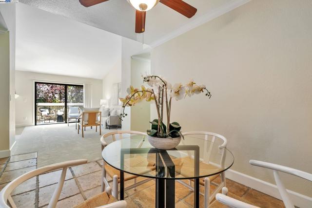 383 Eastridge Dr, San Ramon CA: https://media.crmls.org/mediaz/02c4de3b-7d3b-4e0e-9212-0d0c29a2cb76.jpg