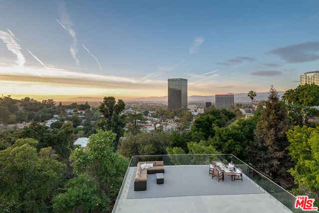 3701 Multiview Drive, Los Angeles CA: https://media.crmls.org/mediaz/02c5fdae-8bc5-468c-8735-47d544d18f24.jpg