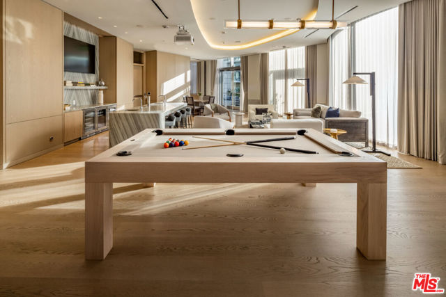 211 W Elm Court, Los Angeles CA: https://media.crmls.org/mediaz/02c64caa-b06d-428a-94c3-8255d9e7f710.jpg