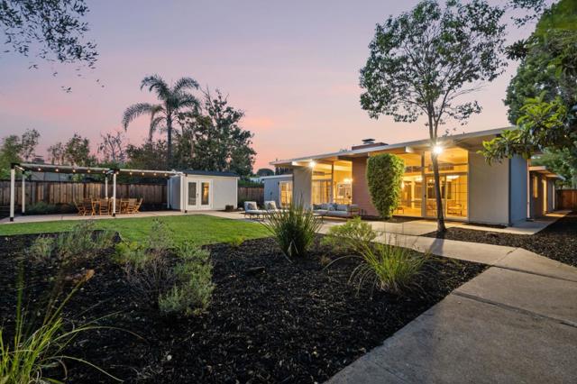969 Eichler Drive, Mountain View CA: https://media.crmls.org/mediaz/02c687cc-7835-4a17-851f-c24e3b079e88.jpg