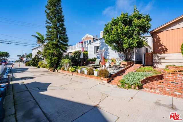 325 10th Street, Manhattan Beach, California 90266, ,Residential Income,Sold,10th,23294569