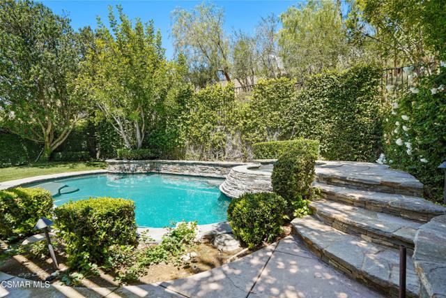 6077 Mandeville Place, Oak Park CA: https://media.crmls.org/mediaz/02c7831b-9efd-489b-9790-90d733c06dbc.jpg