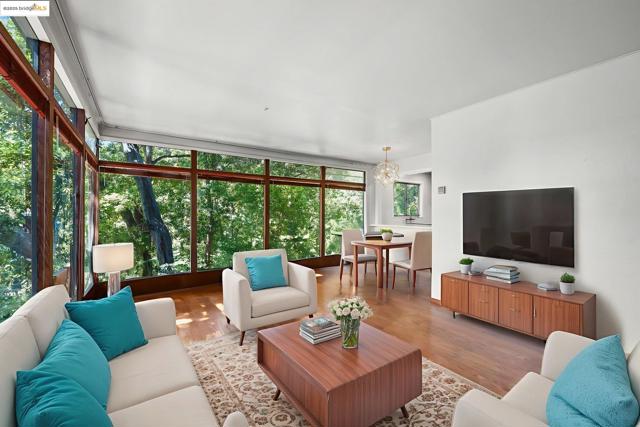 1730 Highland Pl, Berkeley CA: https://media.crmls.org/mediaz/02c850cd-eba9-4f28-9aaa-5366ba1e2c3b.jpg