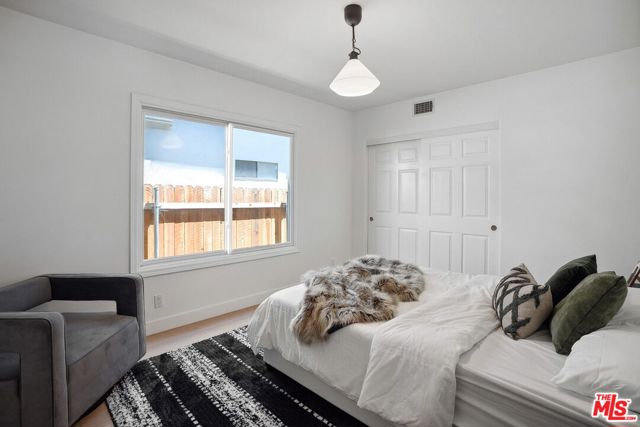 314 22nd Street, Santa Monica CA: https://media.crmls.org/mediaz/02c90ef0-3824-4d48-9452-720b427749c0.jpg
