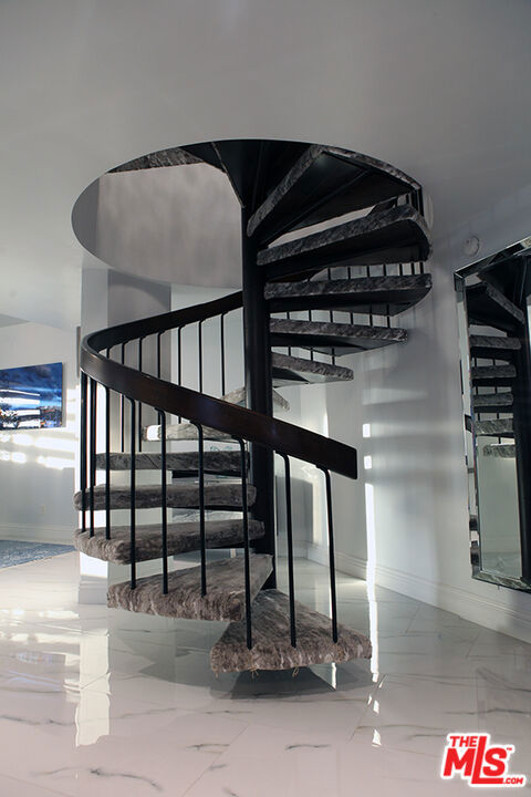 10550 Wilshire Boulevard, Los Angeles CA: https://media.crmls.org/mediaz/02c9876f-a993-4924-8518-c7e9ad5351cb.jpg