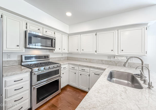 2829 Shoreview Circle, Westlake Village CA: https://media.crmls.org/mediaz/02ca3409-a6d9-447b-a2be-954d4e04ea6e.jpg