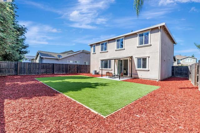 113 Silver Bell Way, Oakley CA: https://media.crmls.org/mediaz/02ca557c-c7be-4daa-924b-52eeaddb2fdc.jpg