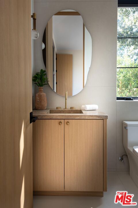 23340 Collins Street, Woodland Hills CA: https://media.crmls.org/mediaz/02ca7dff-1200-4833-b126-45fefc8d46b7.jpg