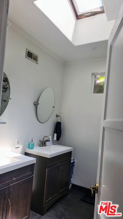 7009 RINDGE Avenue, Playa del Rey CA: https://media.crmls.org/mediaz/02caec06-acf4-4439-91c3-0738bd35a58f.jpg