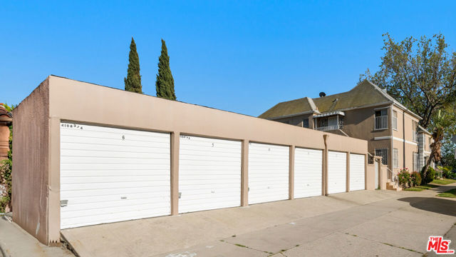 4196 5th Avenue, Los Angeles CA: https://media.crmls.org/mediaz/02cb61ff-2ead-4056-8107-64ccce27e0f4.jpg