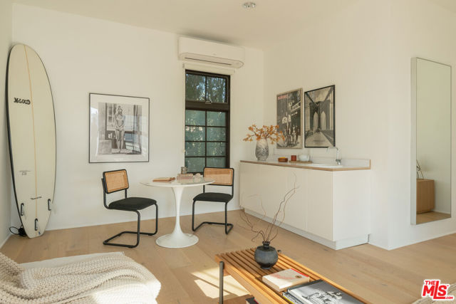 509 Santa Clara Avenue, Venice CA: https://media.crmls.org/mediaz/02cbb8e4-401d-4f53-b359-af52a5fdf833.jpg