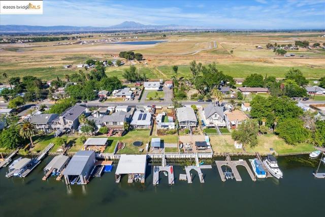 5218 Sandmound Blvd, Oakley CA: https://media.crmls.org/mediaz/02cc25de-7a88-420d-9d88-9b0af14b4065.jpg