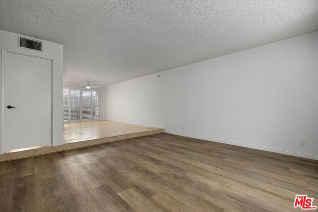 12951 Riverside Drive, 4 photo 4