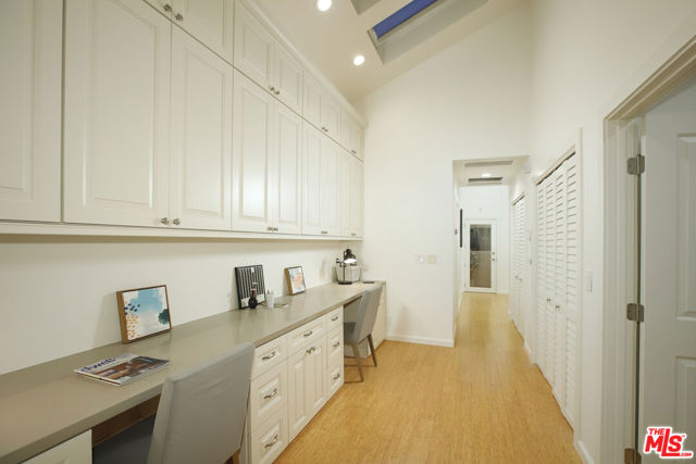 426 S Swall Drive, Beverly Hills CA: https://media.crmls.org/mediaz/02cdb091-e06e-4c44-85f4-f6afd64a3ba9.jpg