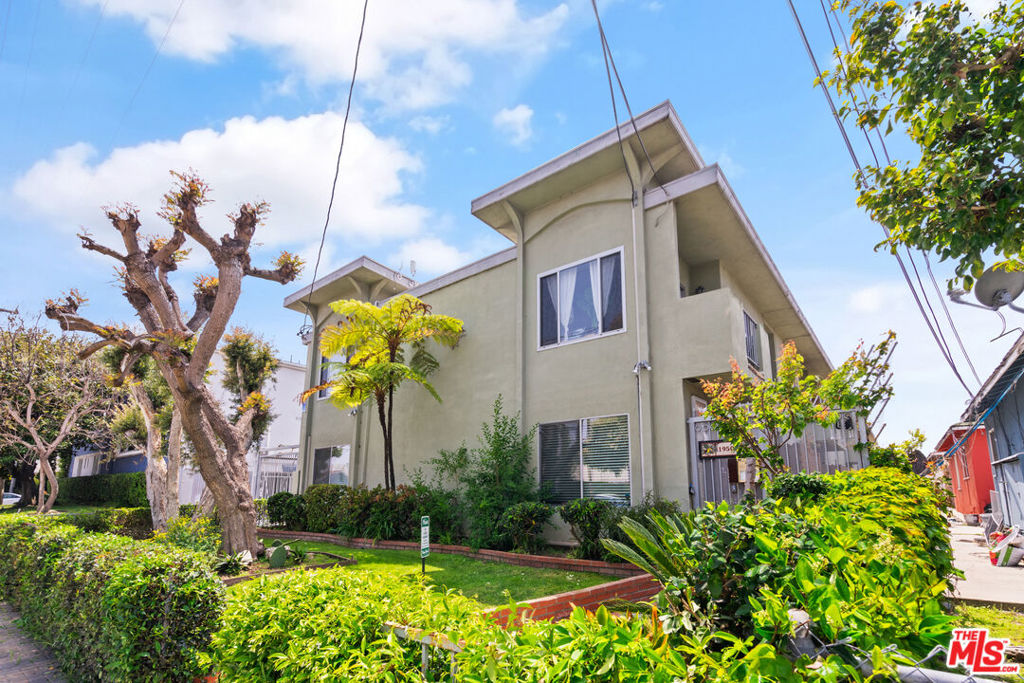 1950 Cloverfield Boulevard #13
