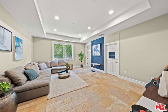 25043 Abercrombie Lane, Calabasas CA: https://media.crmls.org/mediaz/02ce3278-301c-4fa8-992b-8c1e3d8a786d.jpg