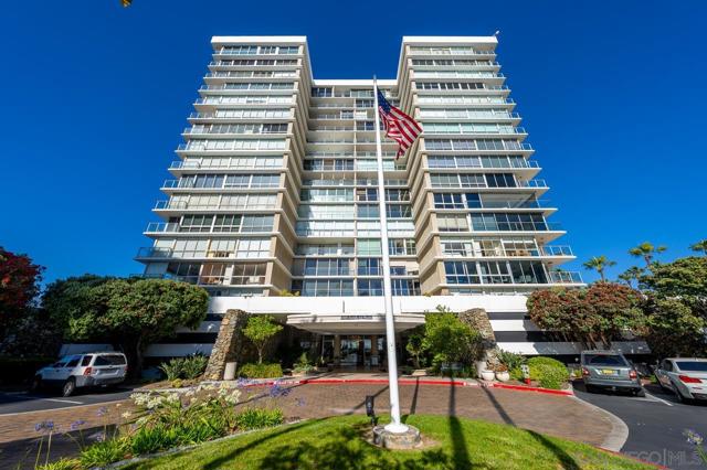 1820 Avenida Del Mundo, Coronado CA: https://media.crmls.org/mediaz/02ce362f-b585-4078-ab78-e4a39b521cc4.jpg