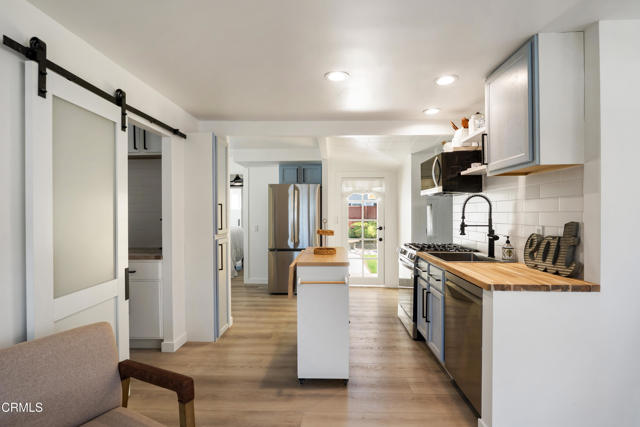 136 Los Angeles Avenue, Oxnard CA: https://media.crmls.org/mediaz/02ce8646-5291-4990-9c77-f95264ec88f3.jpg