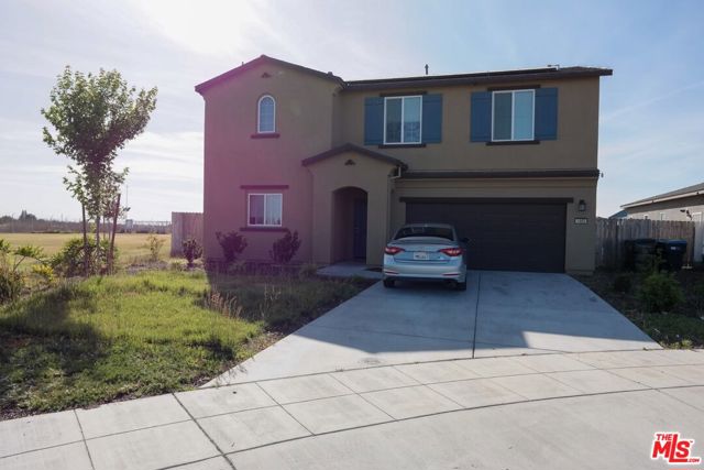 1462 W Randy Court, Fowler CA: https://media.crmls.org/mediaz/02cec25b-06b6-4305-9178-6235f0cd0093.jpg