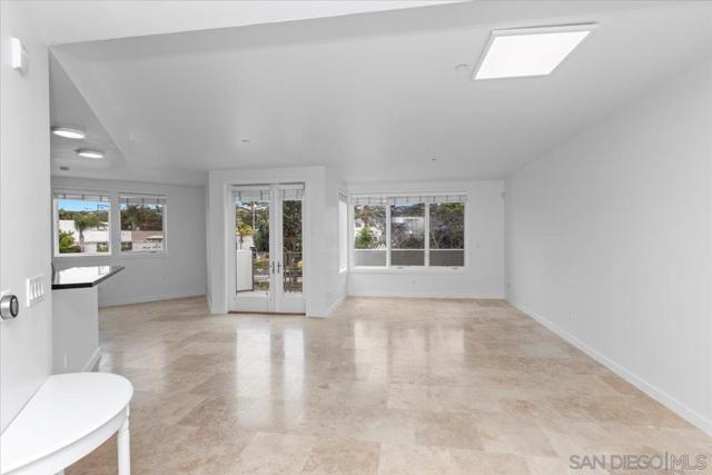 5490 La Jolla Blvd, La Jolla CA: https://media.crmls.org/mediaz/02cf0433-19ea-42c0-a2ca-21aa8cb01400.jpg
