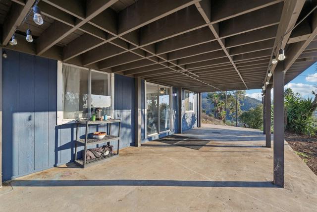 26086 Bear Valley Heights Road, Escondido CA: https://media.crmls.org/mediaz/02cf4bc3-0efe-4075-943e-e4b45dcce1aa.jpg