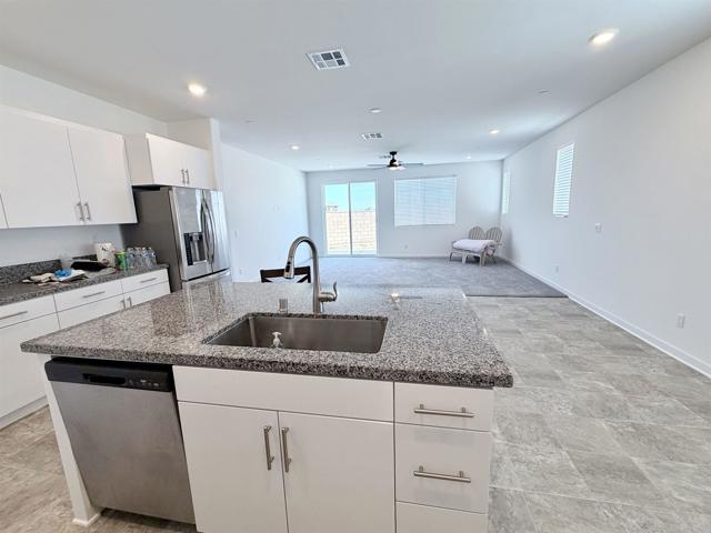 Detail Gallery Image 8 of 33 For 25523 Sutera Dr, Homeland,  CA 92548 - 3 Beds | 2 Baths