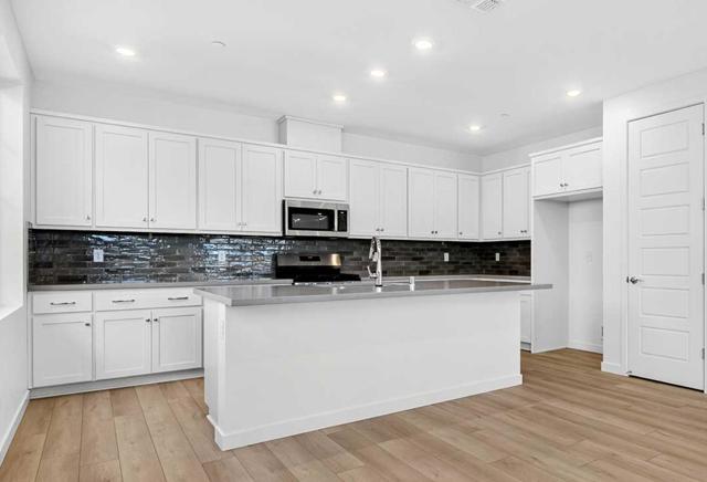 5716 Lake Club Drive, Fairfield CA: https://media.crmls.org/mediaz/02cfcbbd-92c6-4a50-b0ae-86f529b08ced.jpg