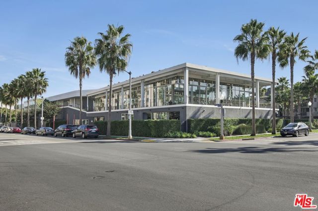 5935 Playa Vista Drive, Playa Vista CA: https://media.crmls.org/mediaz/02cff7e3-3406-4345-bde0-3d2c595f620a.jpg
