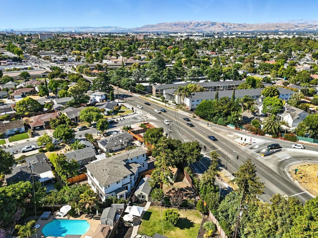 https://media.crmls.org/mediaz/02d00aa5-dbe7-4602-a8e9-b3c0c9db2082.jpg?preset=X-Large