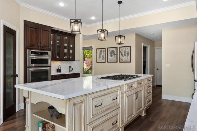 14298 Ipava Dr, Poway CA: https://media.crmls.org/mediaz/02d029c4-44ee-4743-ba01-c5fd6e170cfc.jpg