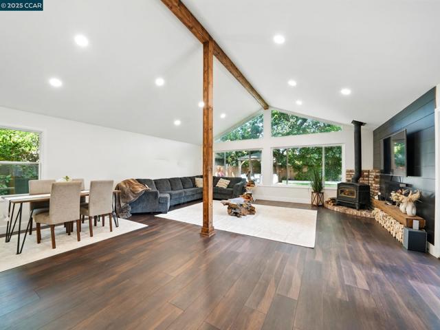 1836 Newell Ave, Walnut Creek CA: https://media.crmls.org/mediaz/02d045be-052a-478c-ab68-bab014ecd770.jpg