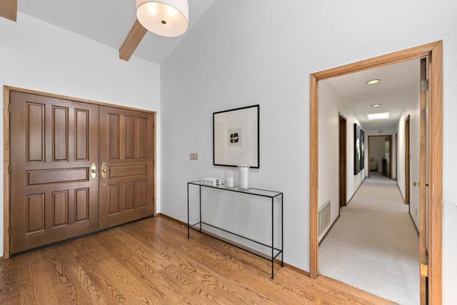 14449 Liddicoat Circle, Los Altos Hills CA: https://media.crmls.org/mediaz/02d0680e-47a4-4450-9393-48796e99cea1.jpg