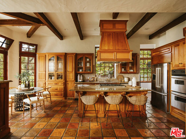 2942 Passmore Drive, Los Angeles CA: https://media.crmls.org/mediaz/02d1265c-7690-4a22-85b4-a9aaf12737ad.jpg