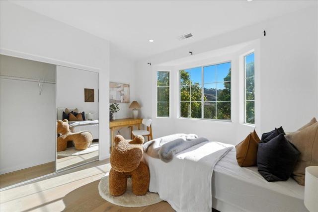 8 Parkgrove Drive, South San Francisco CA: https://media.crmls.org/mediaz/02d146eb-e05f-4e38-8f07-1cfb9d11e312.jpg