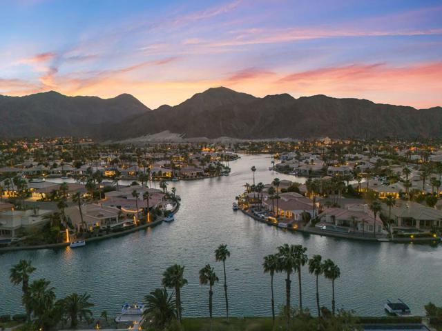 47410 Via Florence, La Quinta CA: https://media.crmls.org/mediaz/02d1af00-0a5c-4c5c-8519-12e57c318e58.jpg